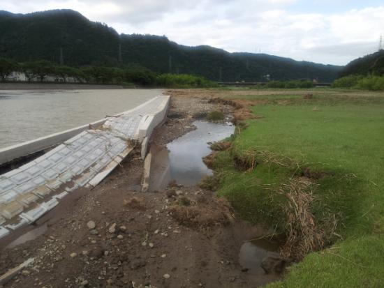 ファイル名: 20120620_174928.jpg
ファイルサイズ: 250.1KB
→クリックで元のサイズを表示 640(W)×480(H) 250.1