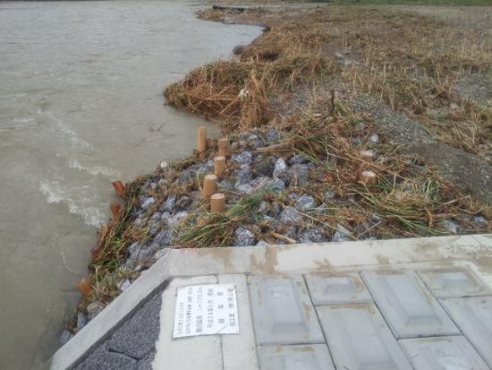 ファイル名: 20120620_175150.jpg
ファイルサイズ: 288.92KB
→クリックで元のサイズを表示 640(W)×480(H) 288.92