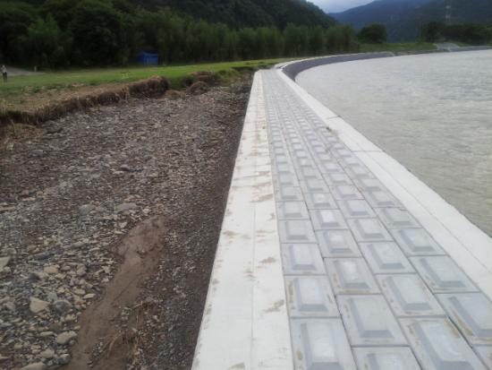 ファイル名: 20120620_175239.jpg
ファイルサイズ: 256.92KB
→クリックで元のサイズを表示 640(W)×480(H) 256.92